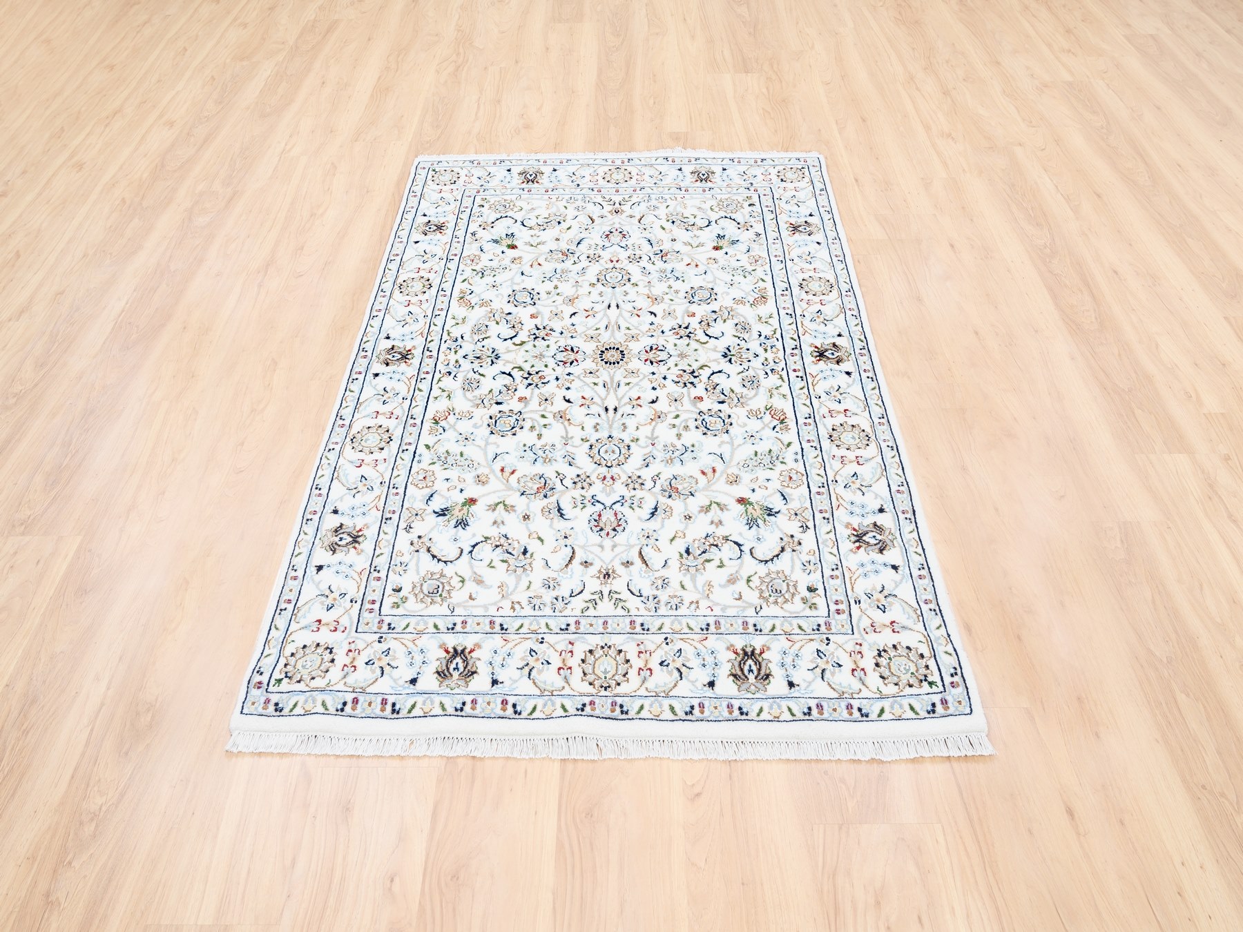 Traditional Rugs LUV564606